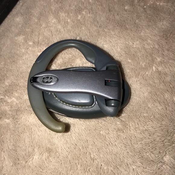 Motorola Bluetooth with charging cord 💕 - Picture 5 of 7